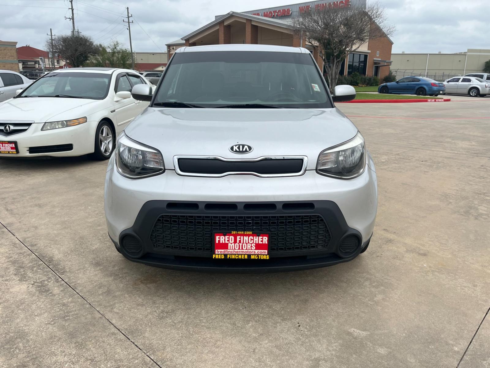 2016 SILVER /black Kia Soul Base 6A (KNDJN2A28G7) with an 1.6L L4 DOHC 16V engine, 6A transmission, located at 14700 Tomball Parkway 249, Houston, TX, 77086, (281) 444-2200, 29.928619, -95.504074 - Photo #1